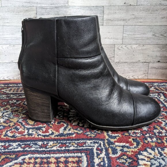 Clarks Boots Women's 10 Black Leather Zip Cap Toe Comfort Heeled Ankle Booties - Picture 5 of 8